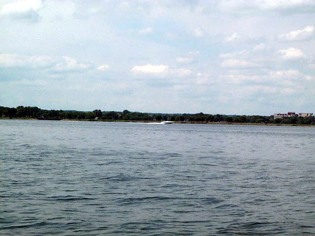boat_zoom.jpg
