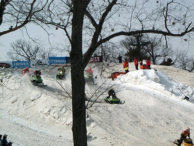 riders_leaving_hill2.jpg