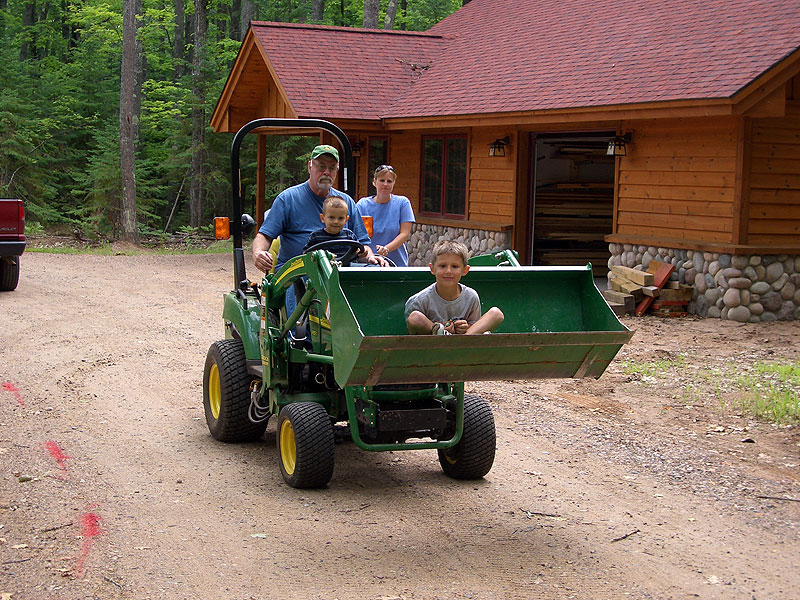 boys_tractor_lando_0708.jpg